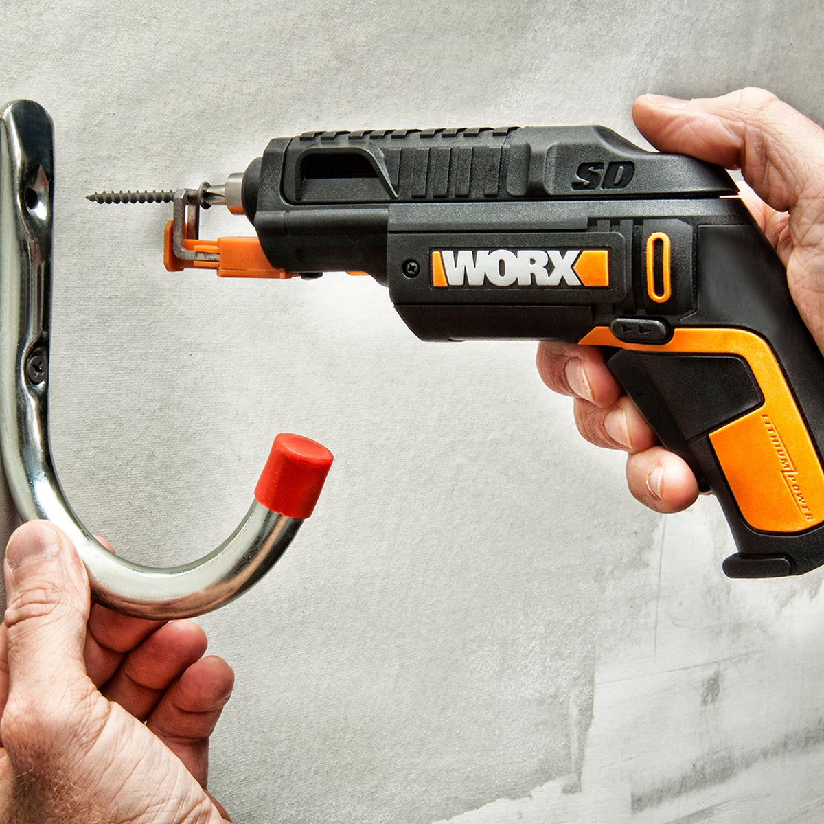 WORX WX255L ergonomic compact design fits in tight spaces