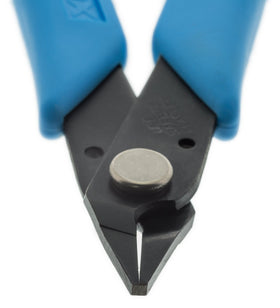 Xuron 475 Xuro-Grip Short Nose Pliers jaw close-up with rounded backs.
