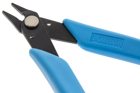 Xuron 475 Xuro-Grip Short Nose Pliers packaging in retail blister.
