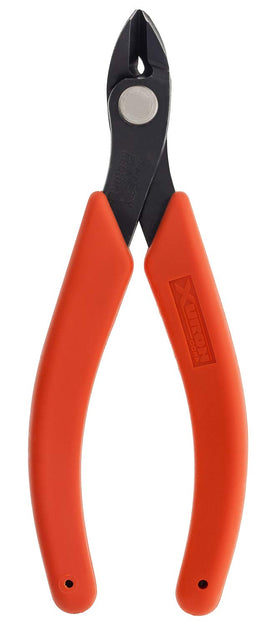 Xuron Maxi-Shear 2175 close-up tapered tip enables clean cuts in tight spaces.