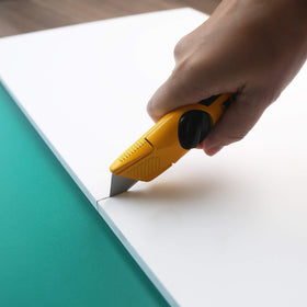 XW heavy-duty knife featuring anti-slip grip for stable cutting