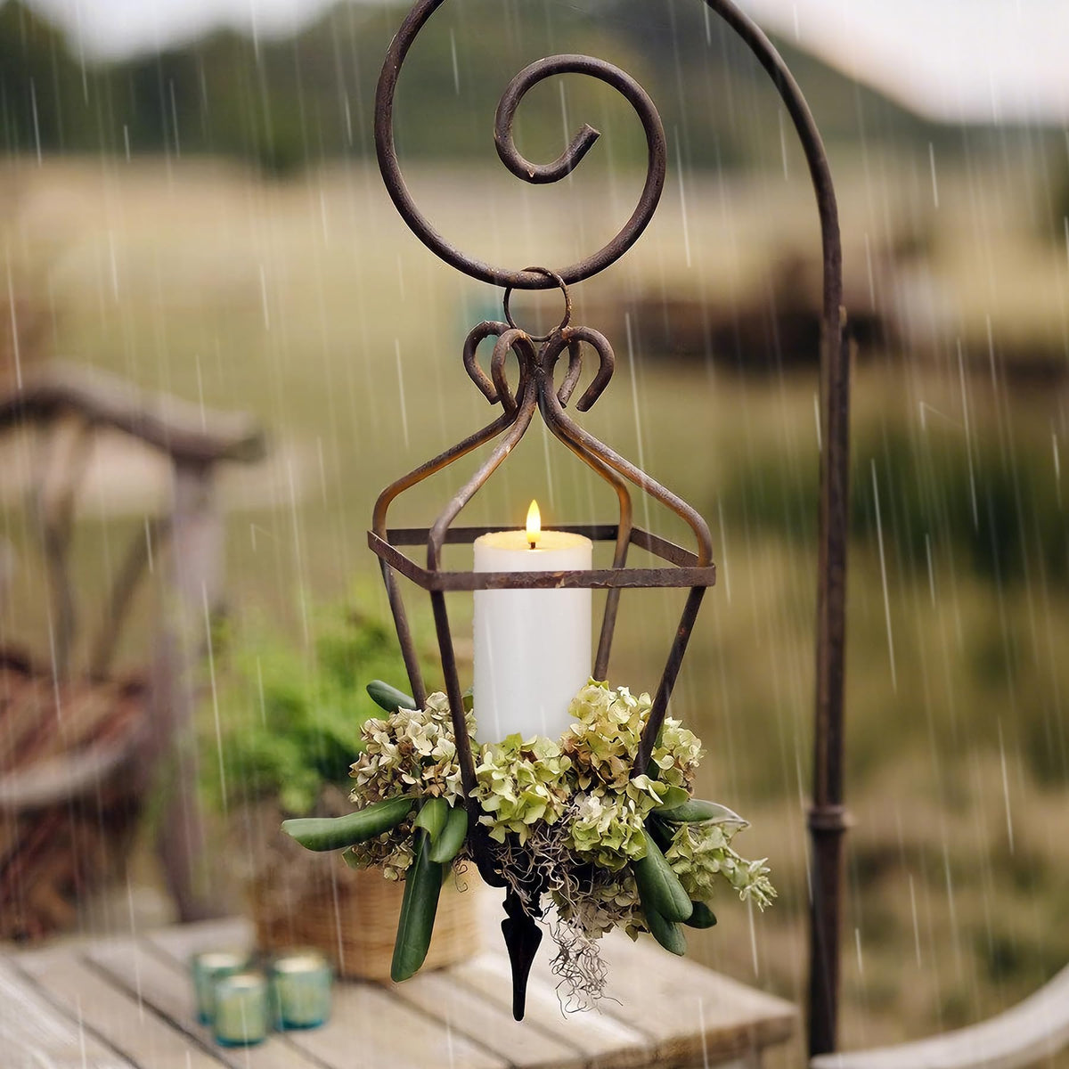 Yeelida grease-design candle captures realistic warmth for outdoor spaces