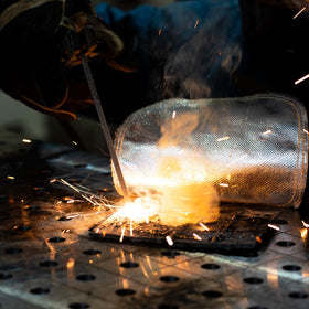 YESWELDER Adjustable-band design fits MIG, TIG, and arc welding tasks