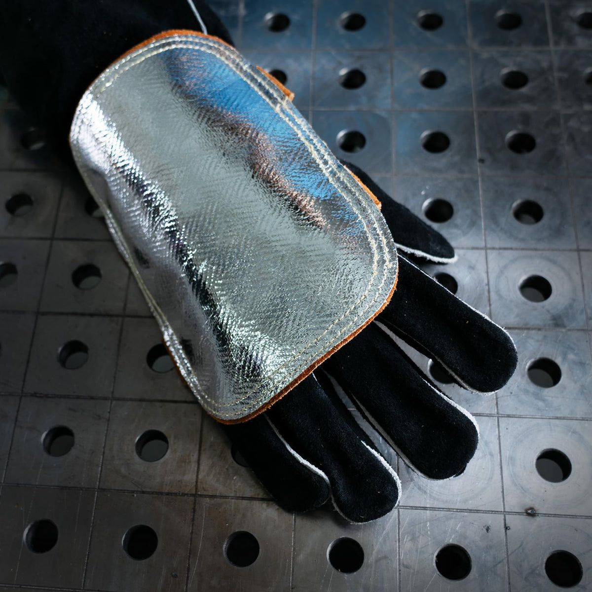 YESWELDER Inner cowhide core offers durable insulation and long-lasting comfort