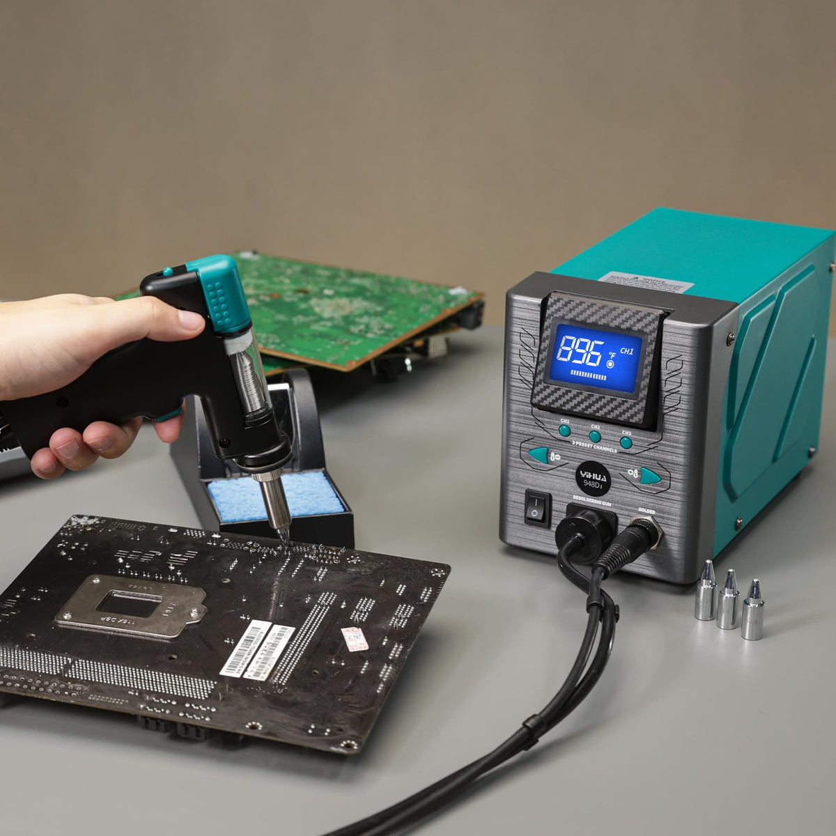 YIHUA 948D-I desoldering station with tiltable display for comfortable use
