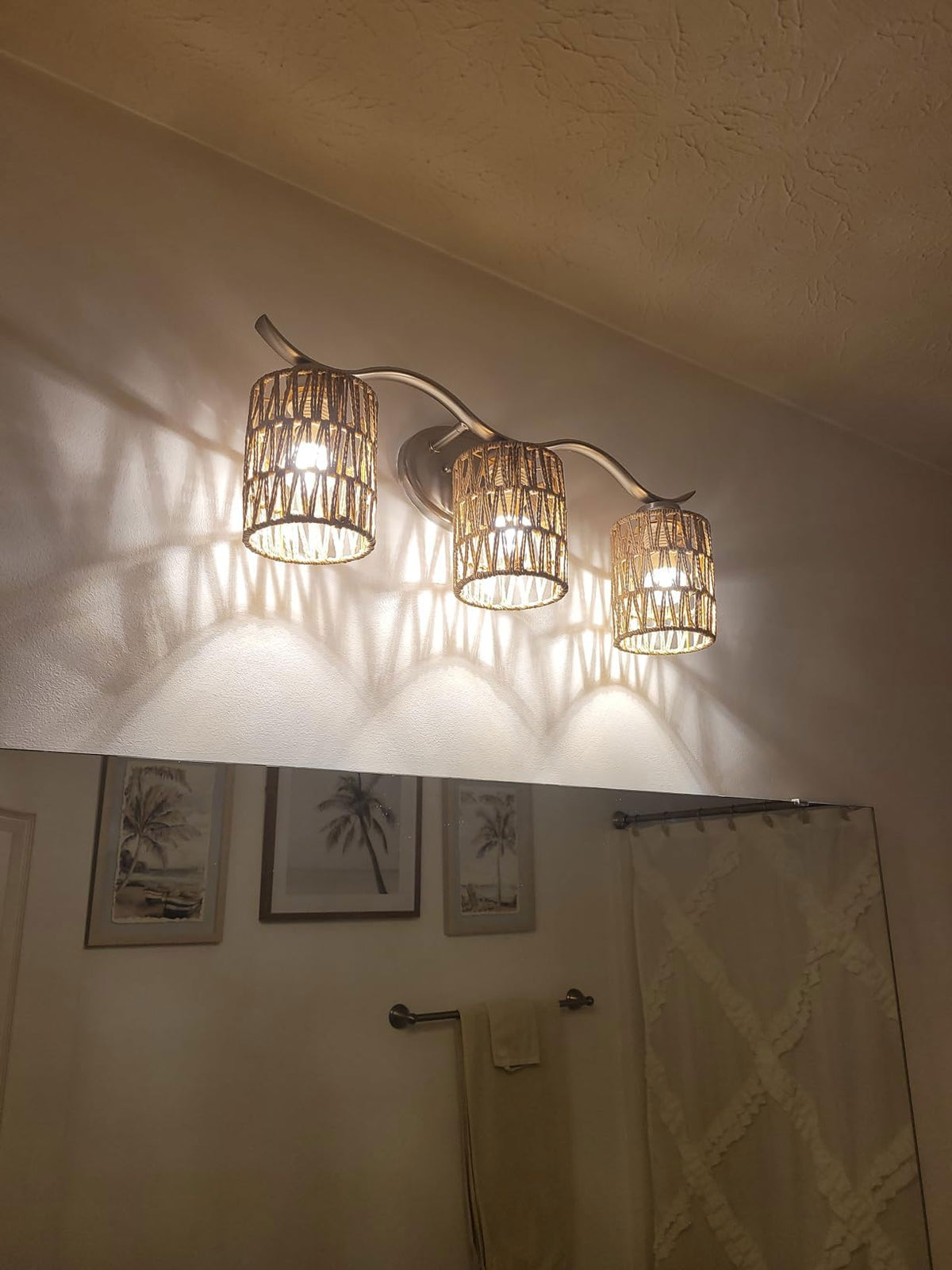 YIKEGE LICHT rattan lampshade packaging and easy mounting hardware.
