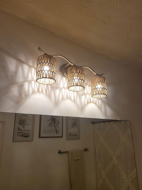 YIKEGE LICHT rattan lampshade packaging and easy mounting hardware.