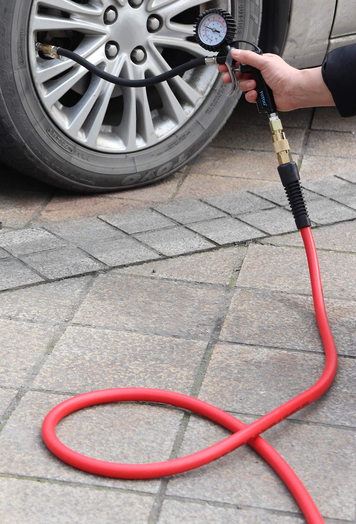 YOTOO 10-foot air hose extended reach in a workshop setup.