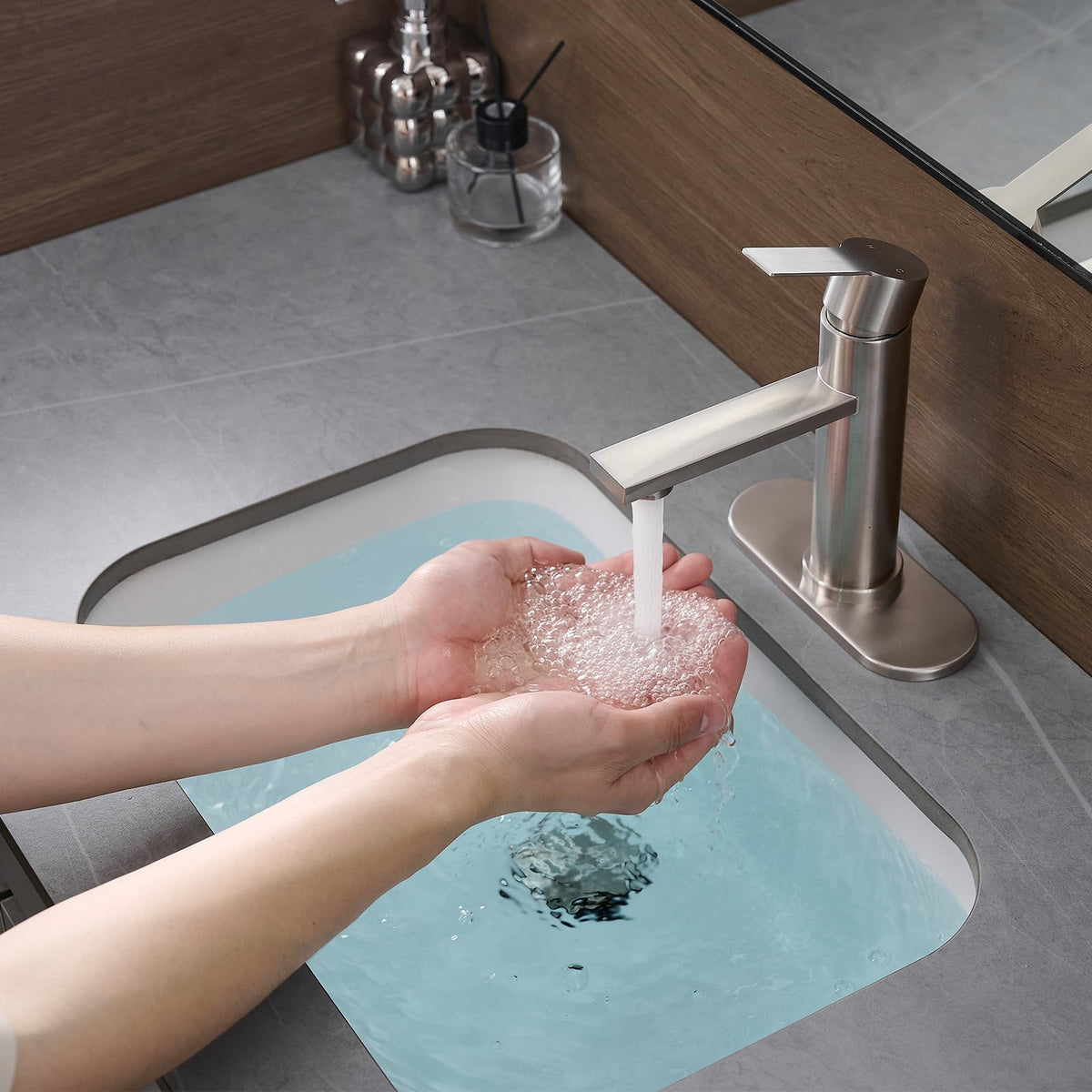 YXOCVIR 6-4-inch base install demonstrates versatile mounting for single or three-hole sinks.