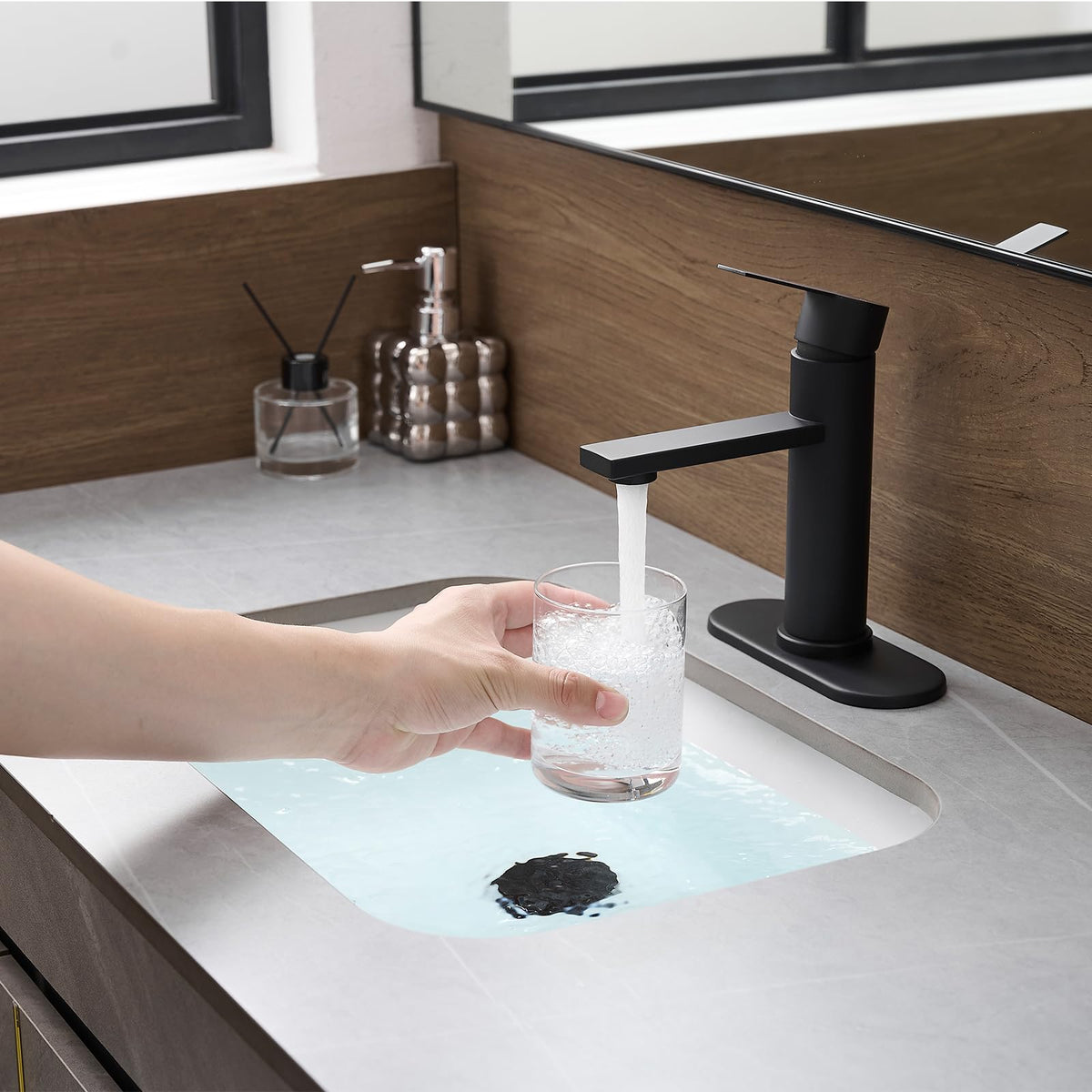 YXOCVIR bathroom faucet single-handle—precise temperature control for daily use.