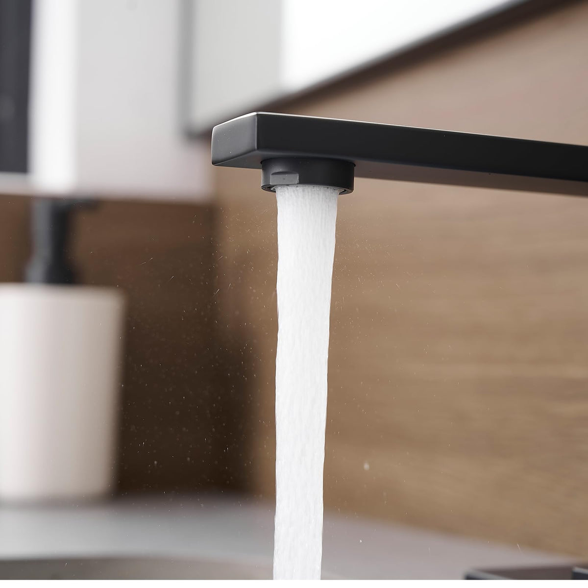 YXOCVIR dressing-table faucet style adds modern elegance to vanity