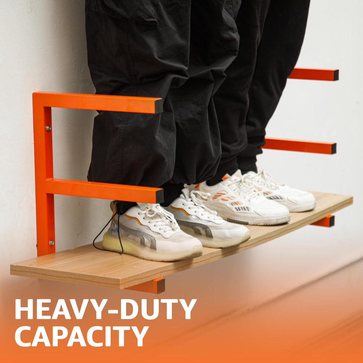 YYR six-level rack keeps ladders, pipes, and lumber neatly arranged.