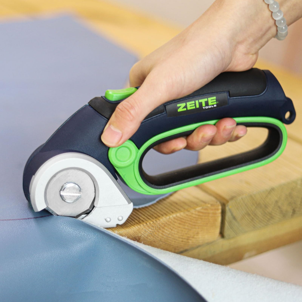 Zeite 4V cordless electric scissors replacement blade included for quick swaps.