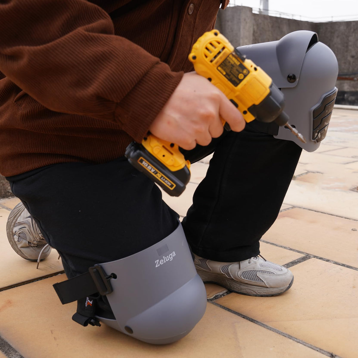Zeluga 15-396 adjustable buckle straps secure the pads during activity.