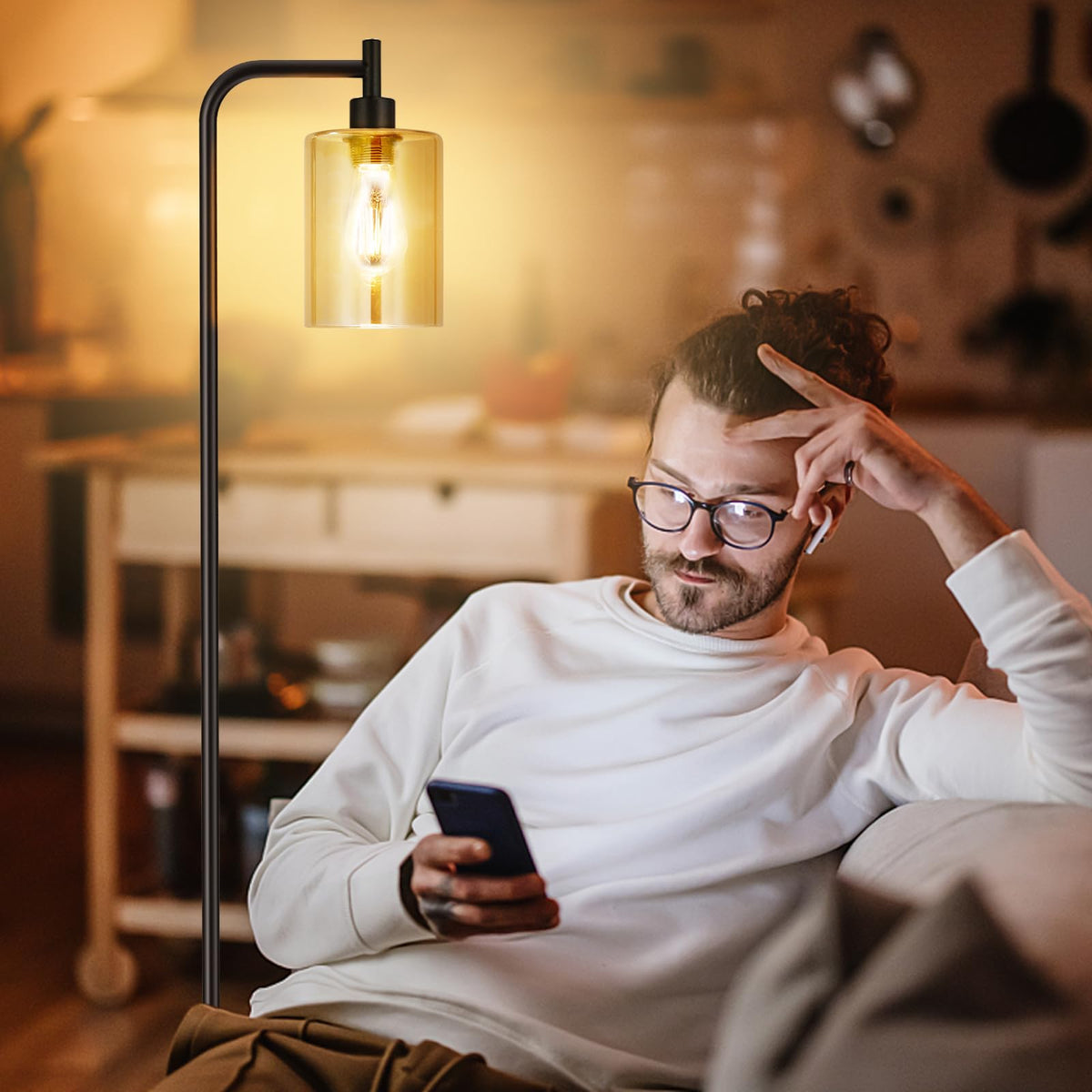 Ziisee LED bulb included (ST58) delivers warm 3000K illumination.