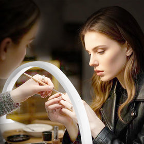 ZIRIKEDAI Compact nail lamp stays stable with anti-slip base.