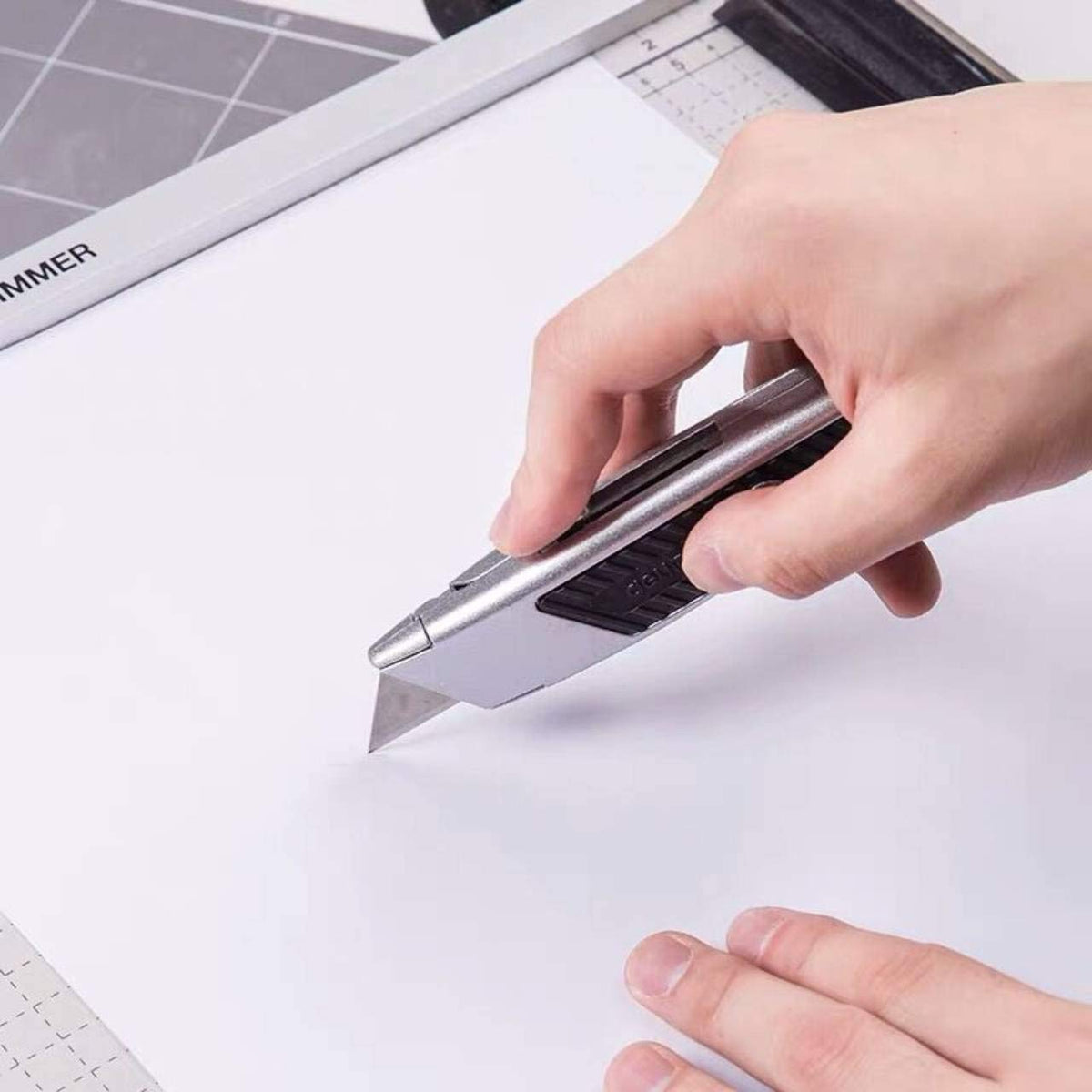 ZUZUAN blades suitable for cardboard, rubber, leather, and linoleum tasks.