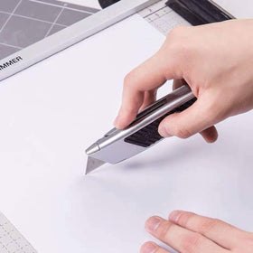 ZUZUAN blades suitable for cardboard, rubber, leather, and linoleum tasks.