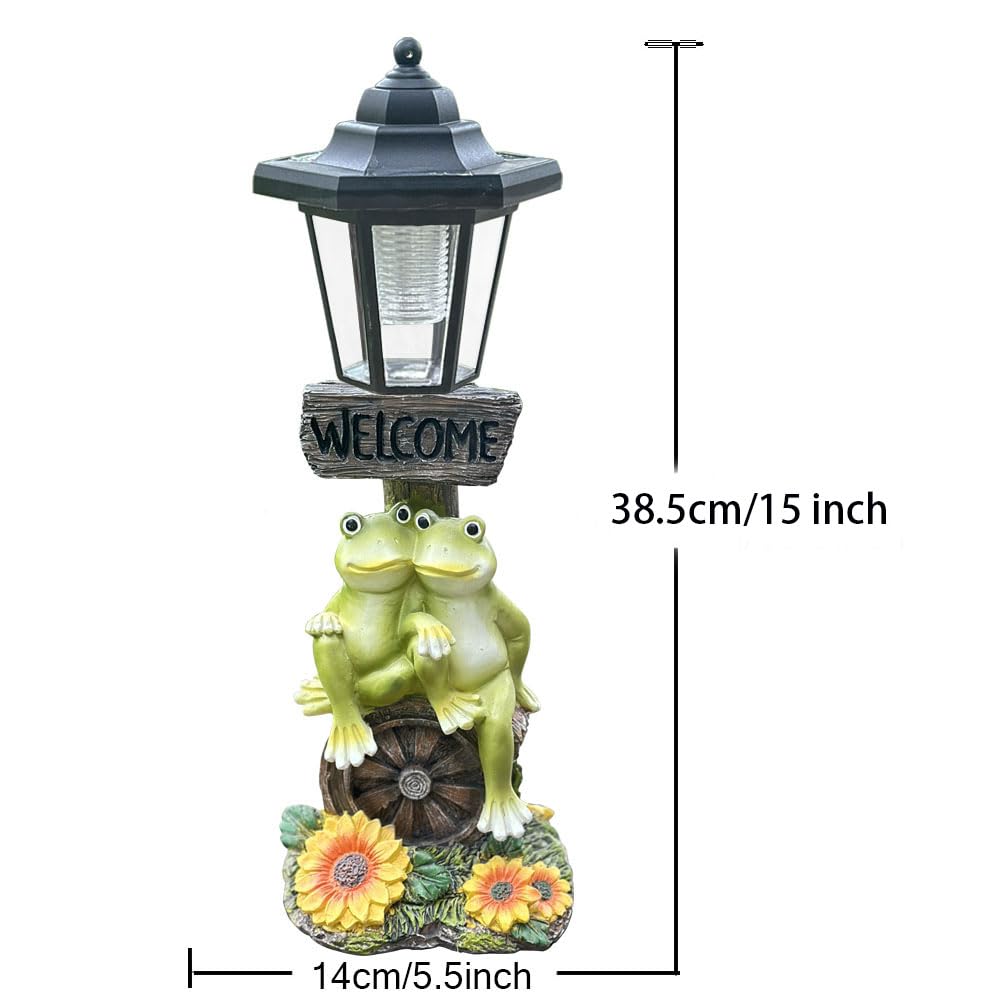 ZYLiWoo solar frog statue at night demonstrates automatic sunset-to-sunrise illumination.